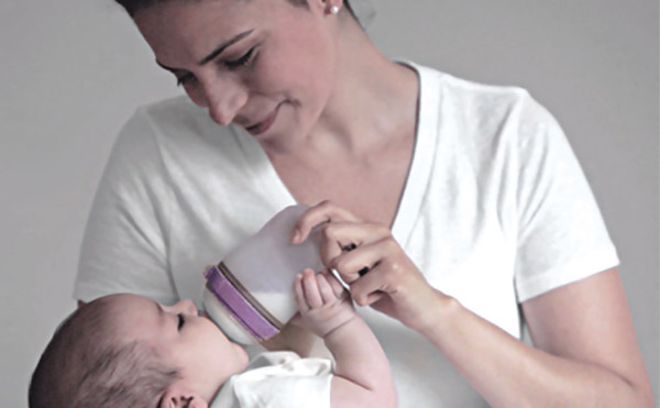 Bình sữa Comotomo được làm từ chất liệu an toàn cho sức khỏe của bé