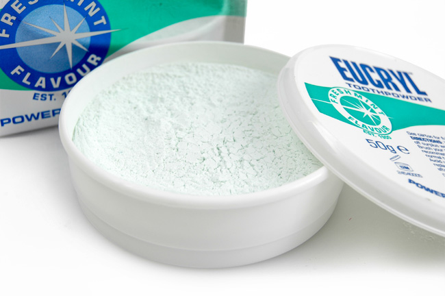 Bột trắng răng Eucryl của Anh